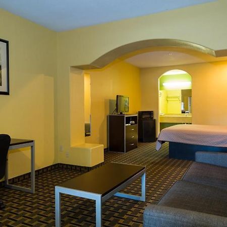 Redwoos Suites Missouri City Exterior photo