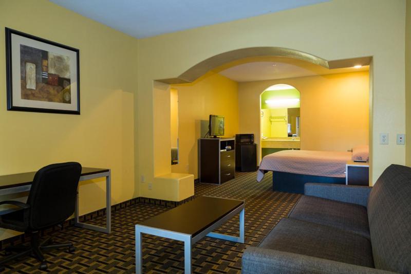 Redwoos Suites Missouri City Exterior photo