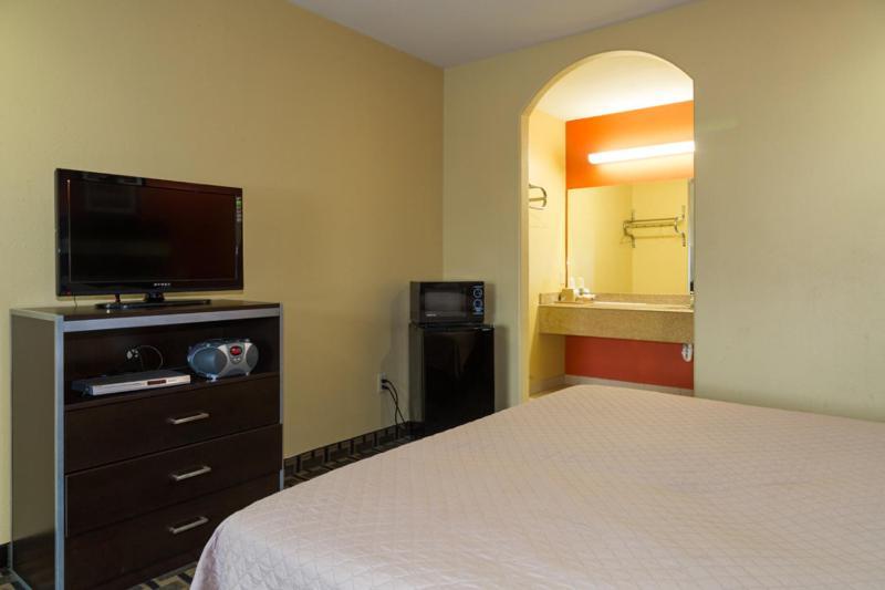 Redwoos Suites Missouri City Exterior photo